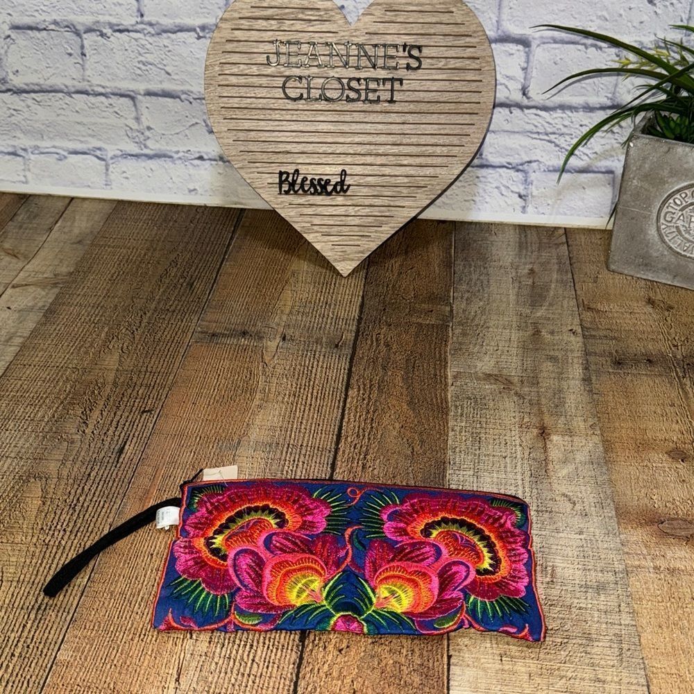Hand-Made Embroidered Accessory Case / Bag wristlet multicolor
